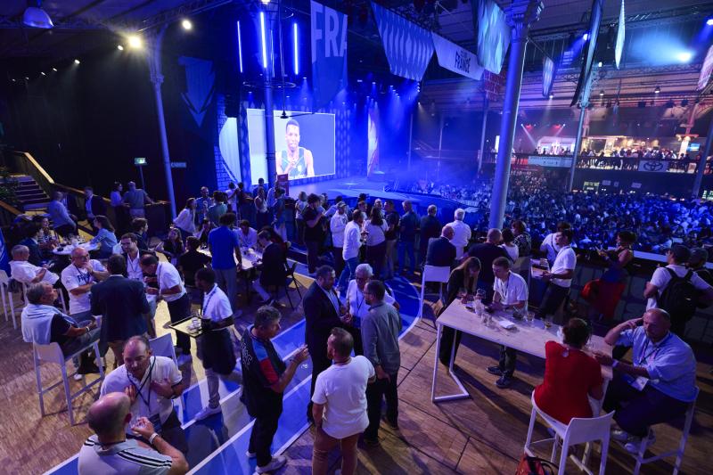 Nos correspondants territoriaux sur la Terrasse bleue du Club France pour un temps convivial